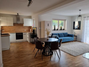Gemütliche Premium Ferienwohnung mit Terrasse nähe S-Bahn